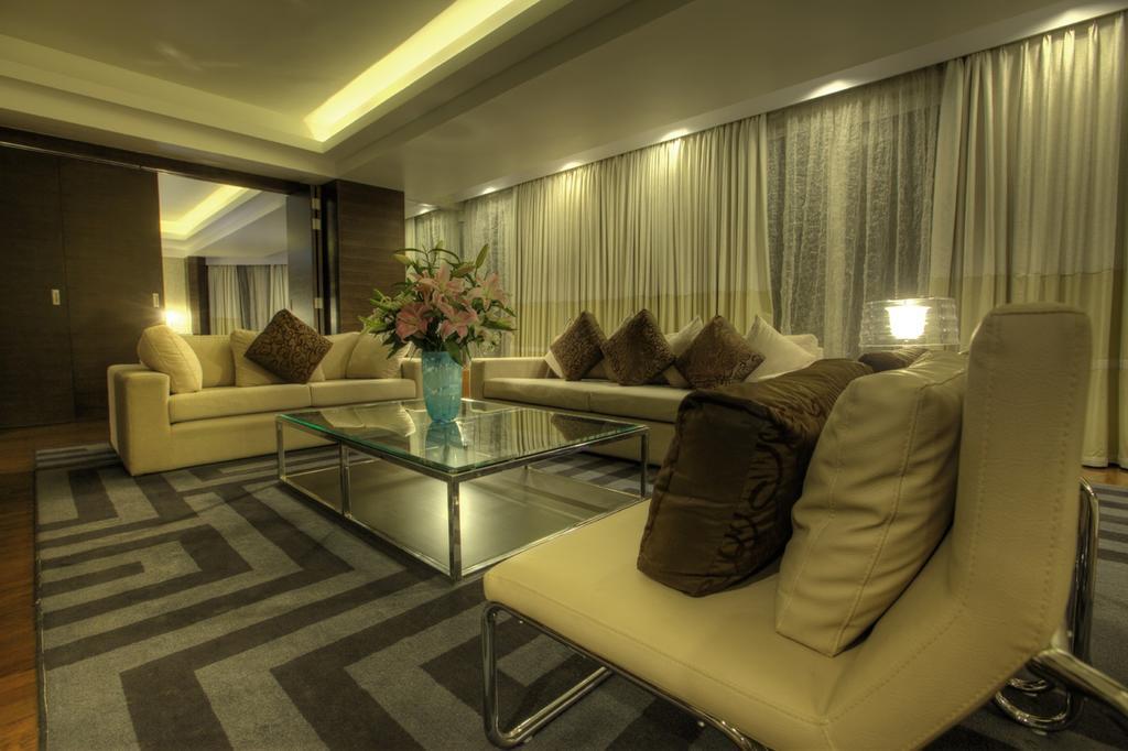 Avari Towers Karachi Rum bild The interior of a suite at the hotel