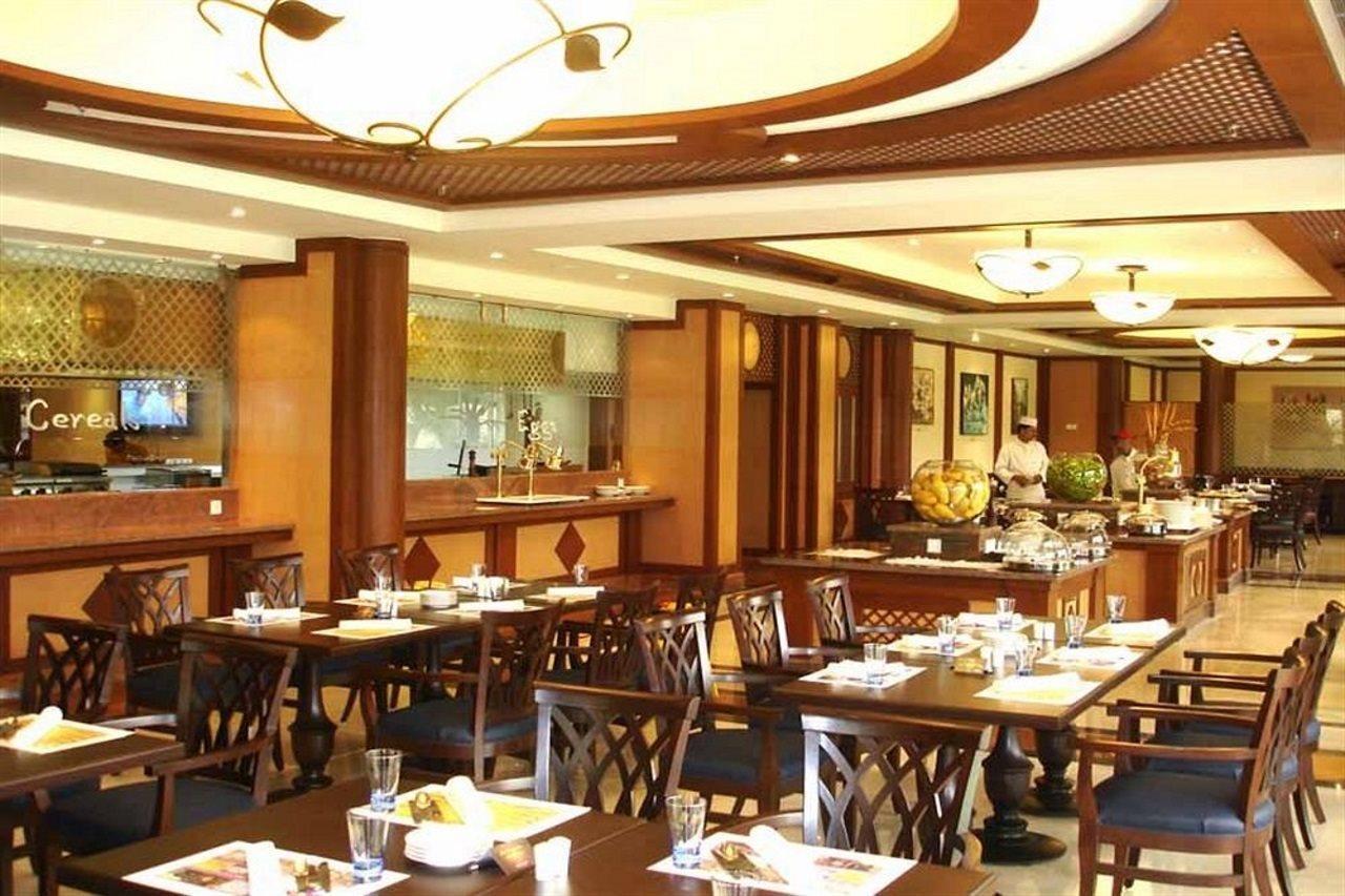 Avari Towers Karachi Exteriör bild The restaurant
