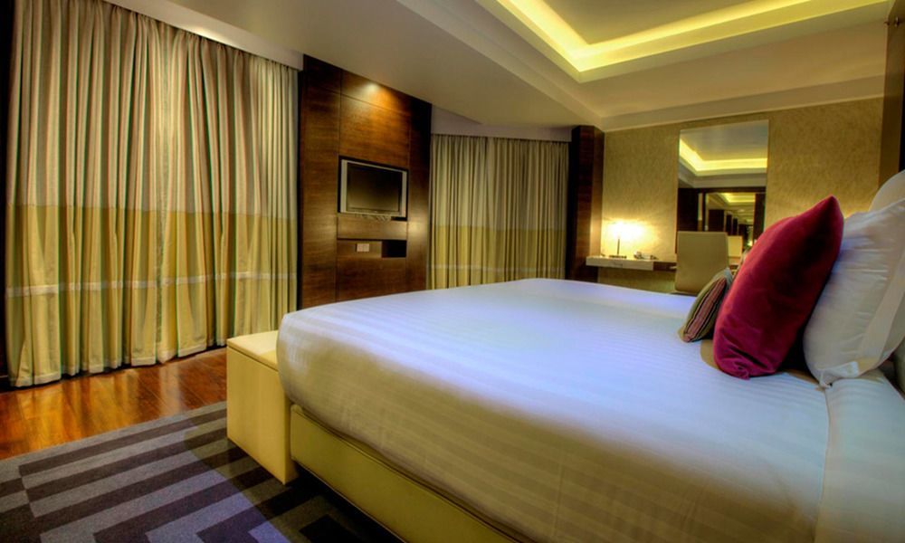 Avari Towers Karachi Exteriör bild A bedroom at the hotel